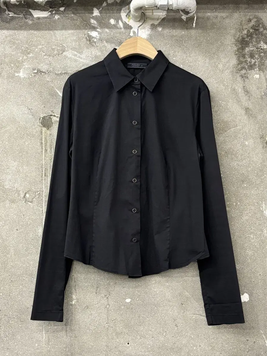 PRADA ブラック ボタンシャツ プラダプラダブラックボタンシャツ